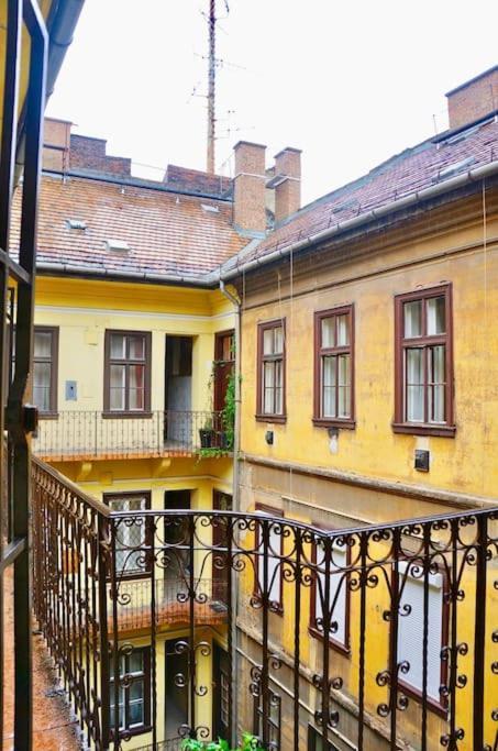 Bright And Cozy - City Center Apt Boedapest Buitenkant foto